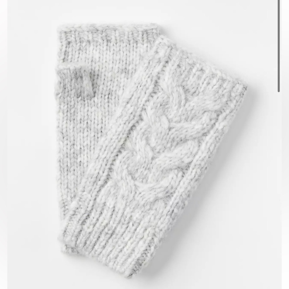 LOFT NWT Cable Fingerless Glovesโ - Heather Gray